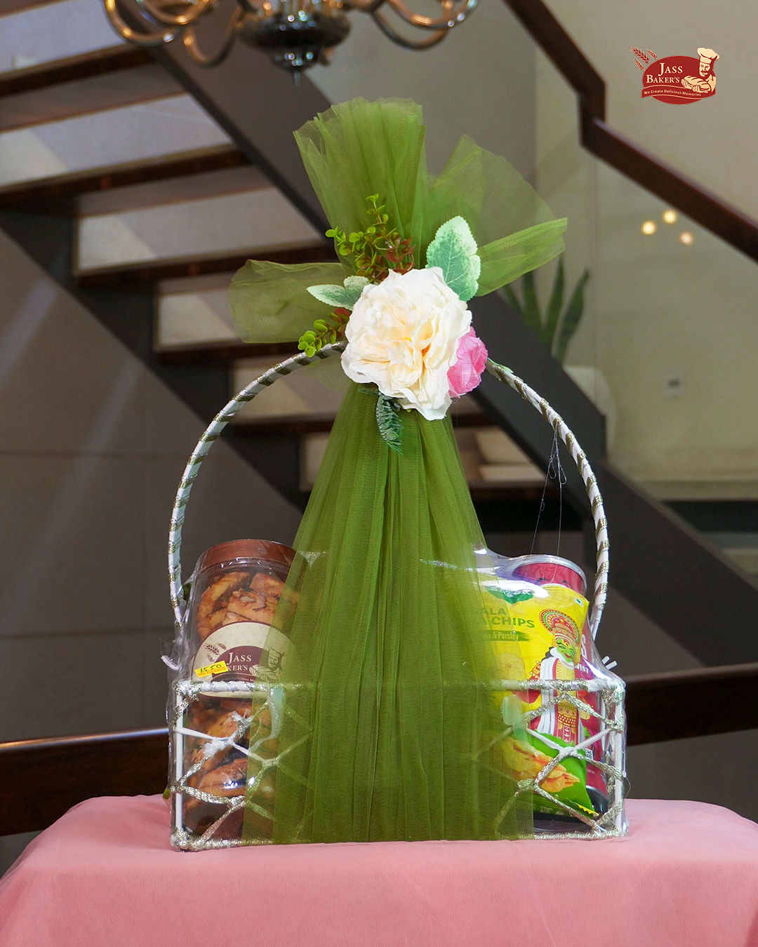 Signature Treats & Crunch Hamper