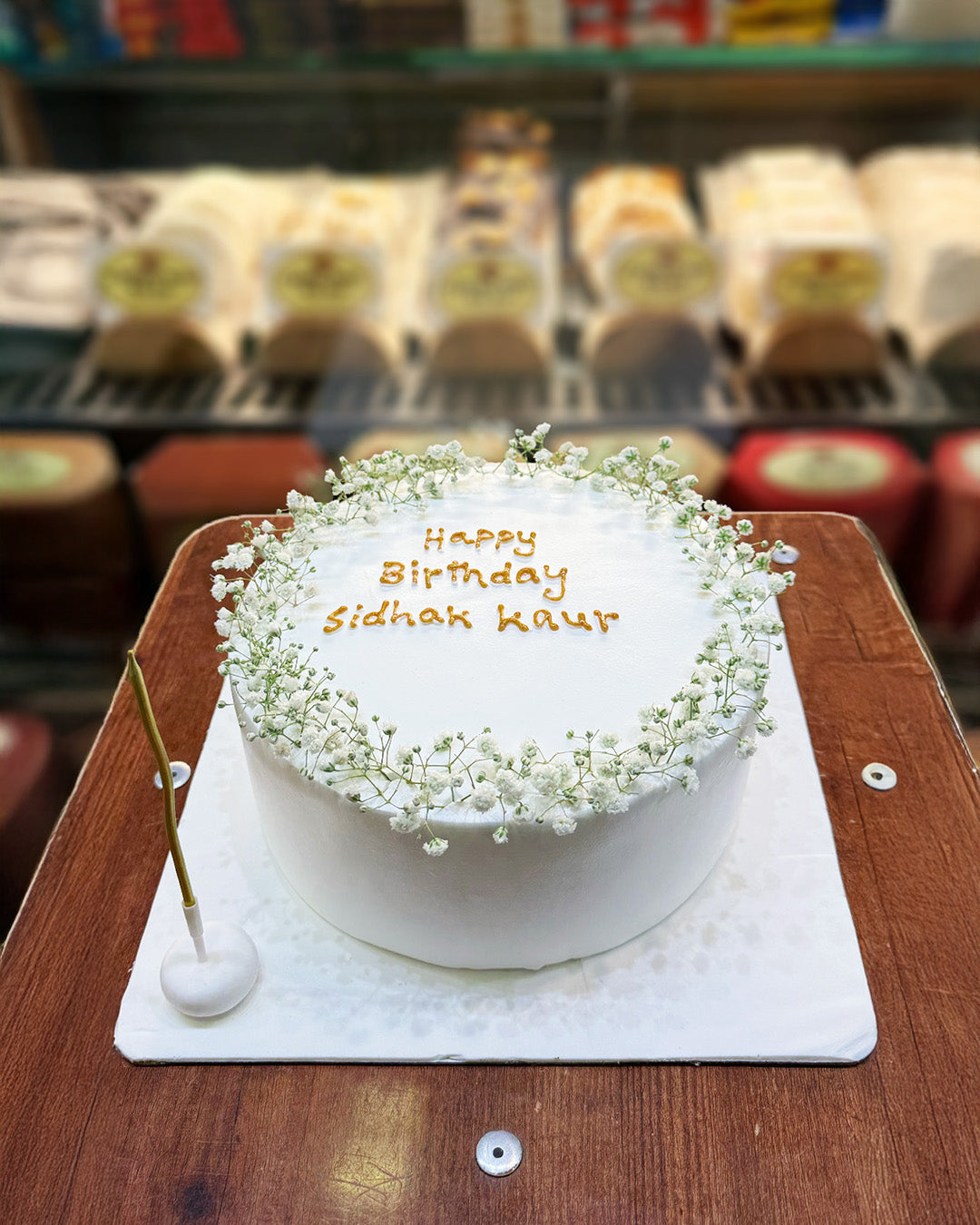 Elegant White Floral Cake
